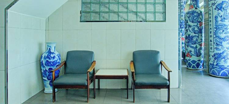 橡树镇帕伦邦酒店靠近安培拉大桥原阿祖拉酒店(Townhouse Oak Palembang Near Jembatan Ampera Formerly Azzura Hotel)图片