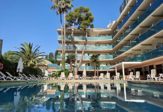 Hotel Canada Palace Hotel Overview