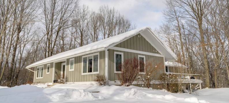 河木：南港避难所，占地10英亩(Riverwood South Haven Retreat on 10 Acres)图片