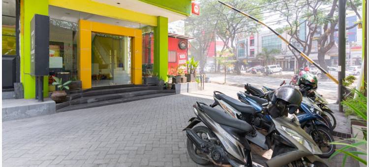 红多兹Plus酒店-赫尔塔斯宁区(RedDoorz Plus @ Hertasning Area)图片