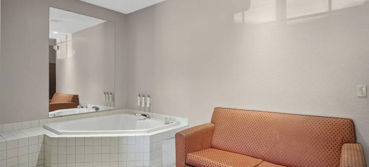 索内斯塔精选酒店及套房堪萨斯城/蓝泉城(Sonesta Essential Hotels & Suites Kansas City Blue Springs)图片