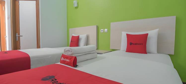 红多兹Plus酒店-近阿伦阿伦库宁冈(RedDoorz Plus Near Alun Alun Kuningan)图片