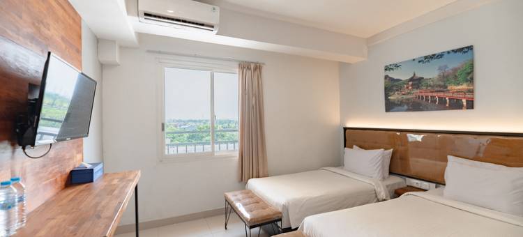 Votel Hotel Charis Tuban图片