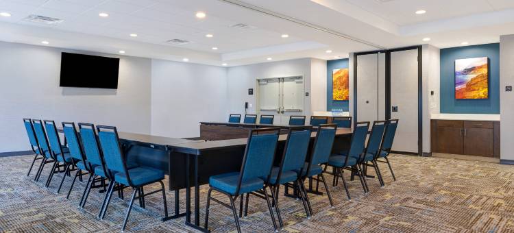 玛丽娜希尔顿欢朋套房酒店(Hampton Inn & Suites by Hilton Marina)图片