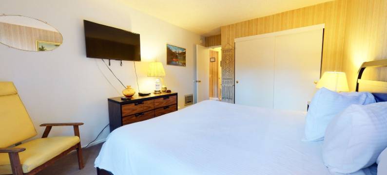 St. Moritz 12 Bright and Cozy Mountain Cabin, Centrally Located by RedAwning图片