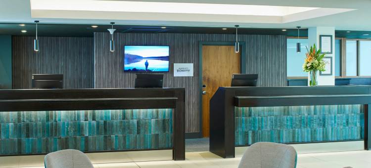 伦敦盖特威克机场万怡酒店(Courtyard London Gatwick Airport)图片