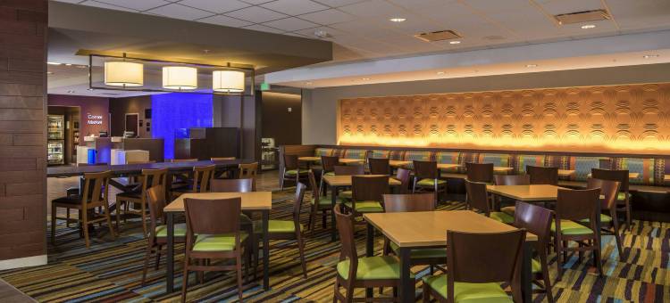 匹兹堡北部/麦卡镇Crossing万枫酒店及套房(Fairfield Inn & Suites Pittsburgh North/McCandless Crossing)图片