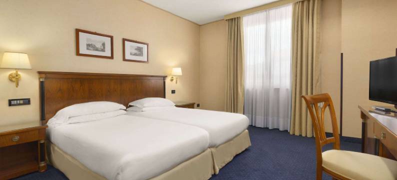 那不勒斯市中心华美达酒店(Ramada by Wyndham Naples)图片