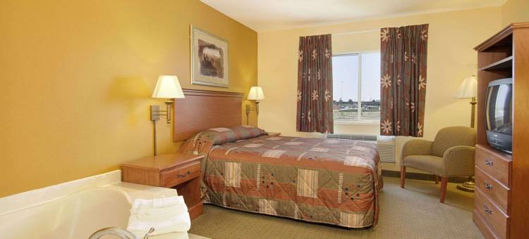 托皮卡-福布斯登陆温德姆速8酒店(Super 8 by Wyndham Topeka at Forbes Landing)图片