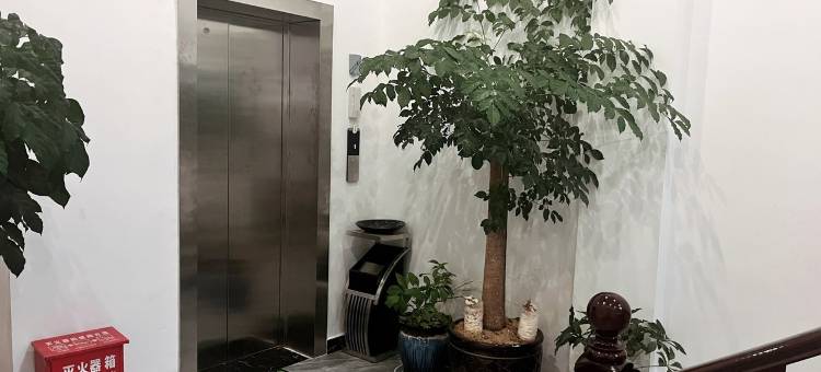 维西新龙门酒店(康普乡店)图片