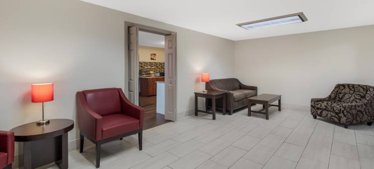 杰克逊红顶套房酒店(Red Roof Inn & Suites Jackson, TN)图片