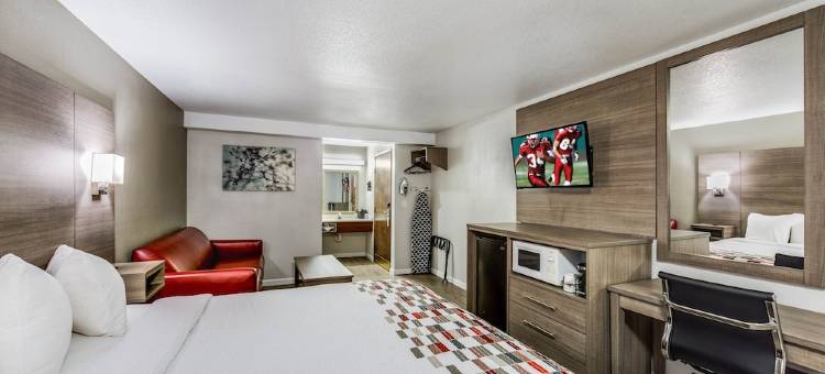 温德姆华美达-梅德福机场北(Ramada by Wyndham Medford Airport North)图片