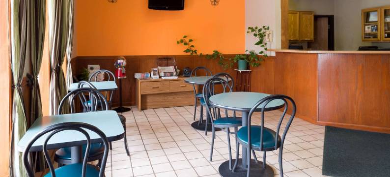 奥马哈东北速8酒店(Super 8 by Wyndham Omaha NE)图片