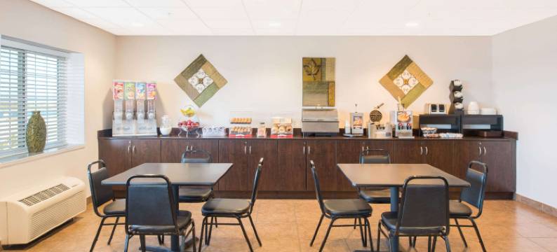 昆西麦客达套房酒店(Microtel Inn & Suites by Wyndham Quincy Downtown/River Area)图片