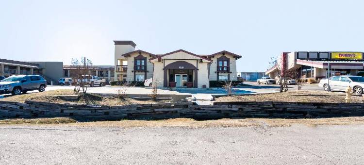 OYO塔尔萨北谢里登路机场酒店(OYO Hotel Tulsa N Sheridan Rd & Airport)图片