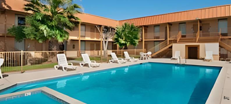 伯利森堡沃斯戴斯酒店(Days Inn by Wyndham Burleson Ft. Worth)图片