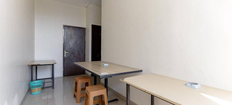 库尔科斯特酒店@唐格朗腾加卡朗(KoolKost Near CBD Ciledug Family Mall)图片