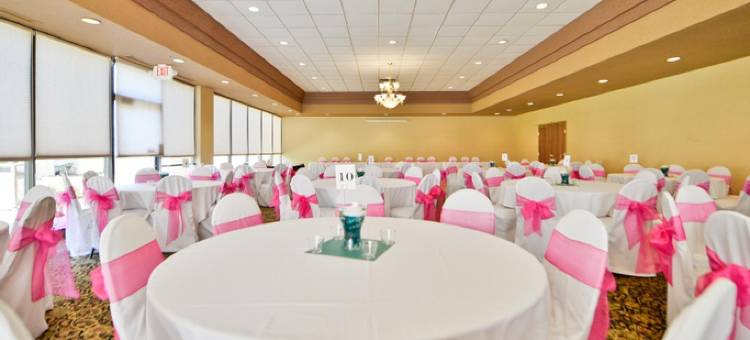 普利茅斯温德姆华美达酒店及会议中心(Ramada by Wyndham Plymouth Hotel & Conference Center)图片
