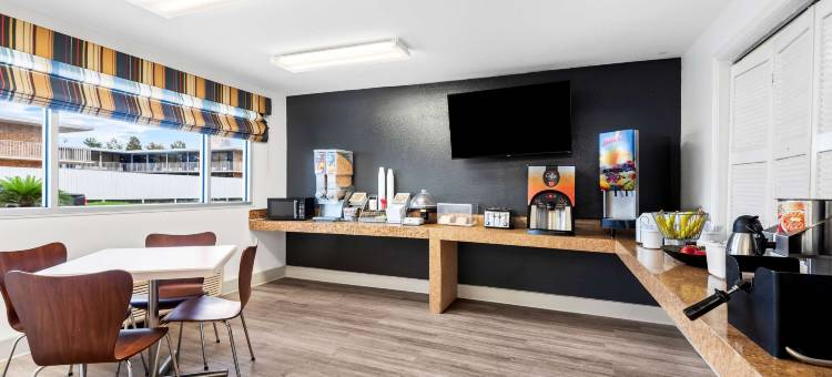 巴吞鲁日-I-10温德姆速8酒店(Super 8 by Wyndham Baton Rouge/I-10)图片