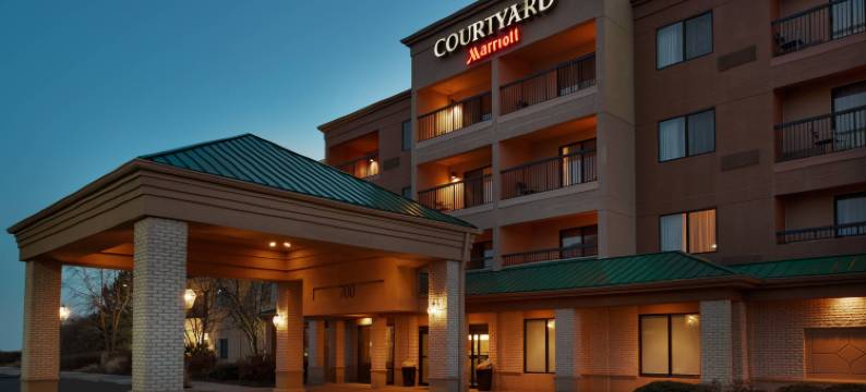 芝加哥圣查尔斯万怡酒店(Courtyard Chicago St. Charles)图片