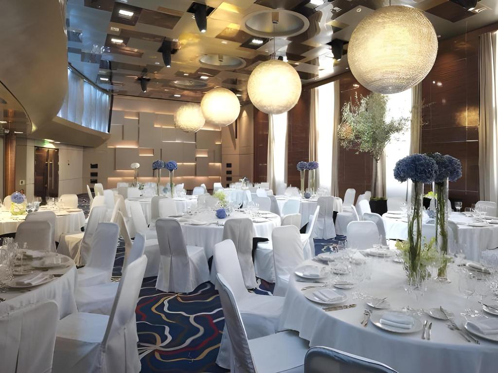 Sunborn Gibraltar Over view