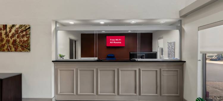 亚特兰大机场南红顶PLUS套房酒店(Red Roof Plus+ & Suites Atlanta Airport South)图片