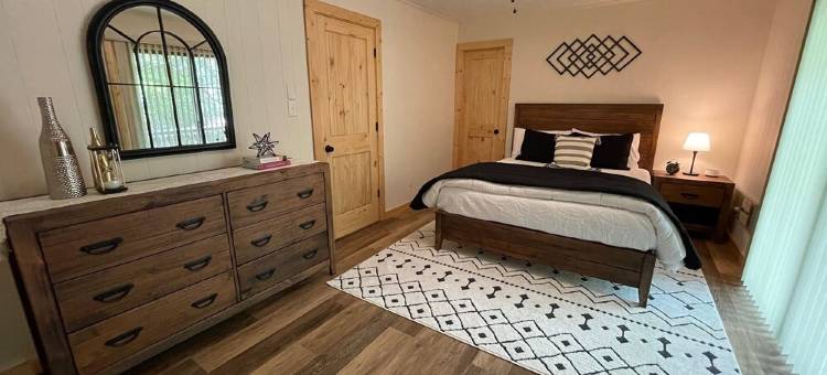 Spacious Brevard Cabin w/ Views & Pool/Golf/Lake图片