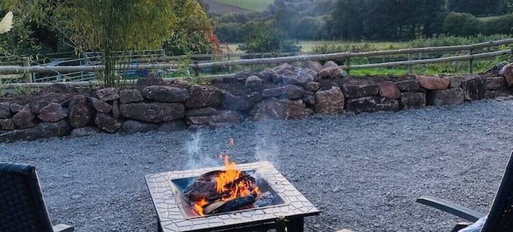 The Hut on the Hill - hottub, heating & stable.图片