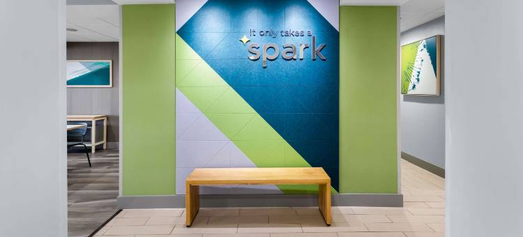Spark by Hilton Calhoun图片