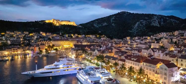 里瓦赫瓦尔游艇海港酒店(Riva Marina Hvar Hotel)图片