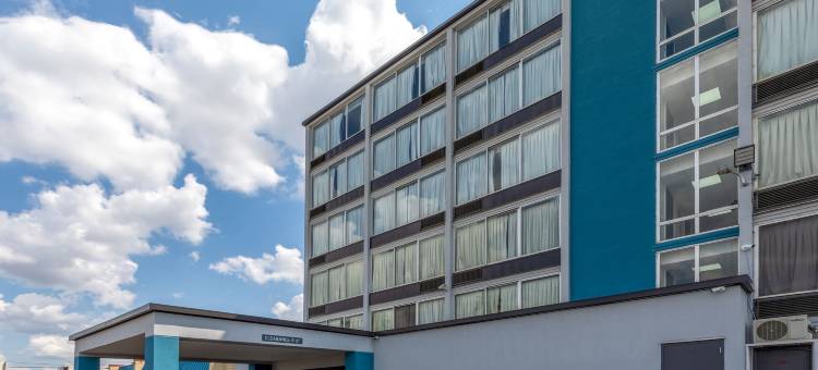 Super 8 by Wyndham Laredo图片