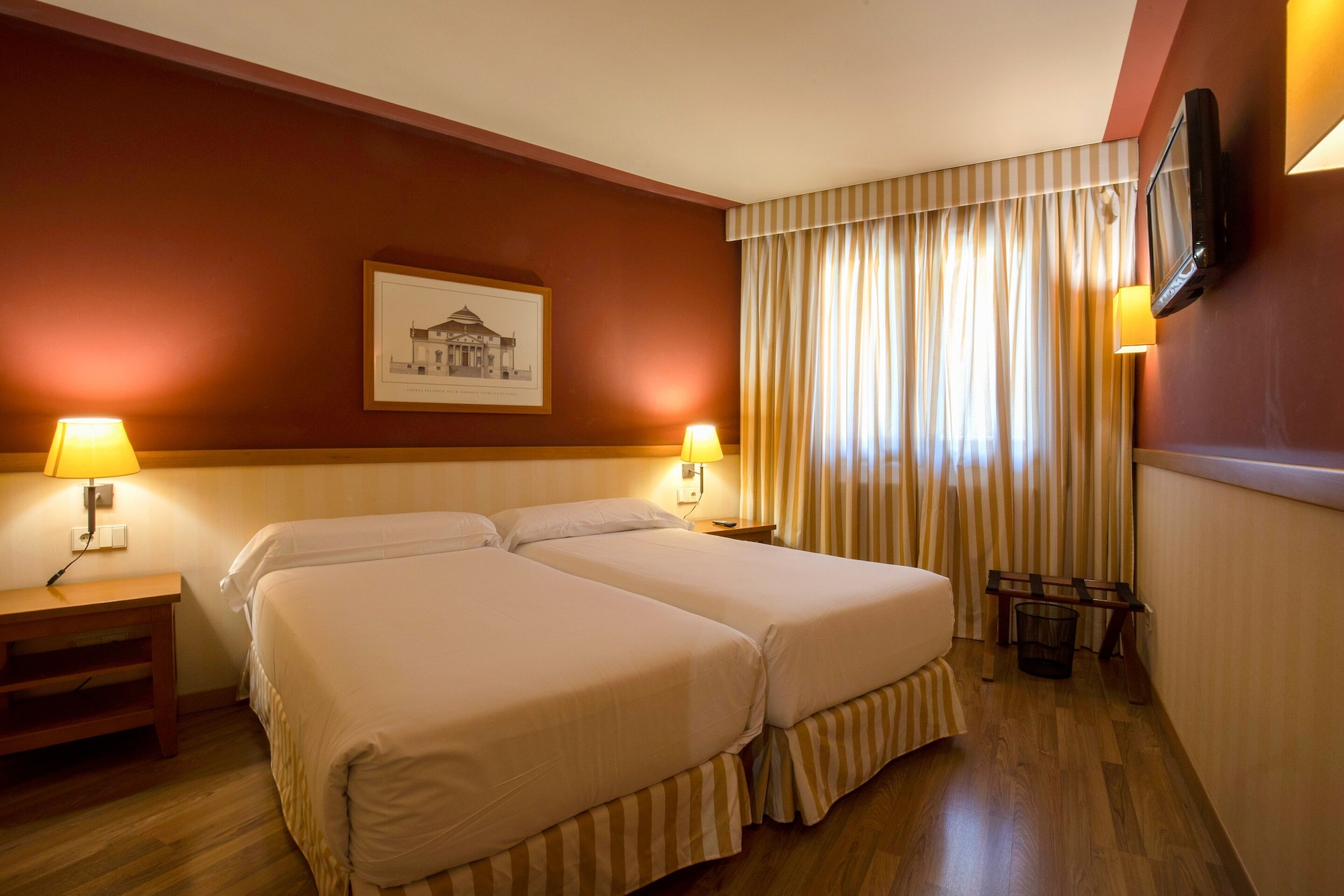 Apartaments Shusski Over view