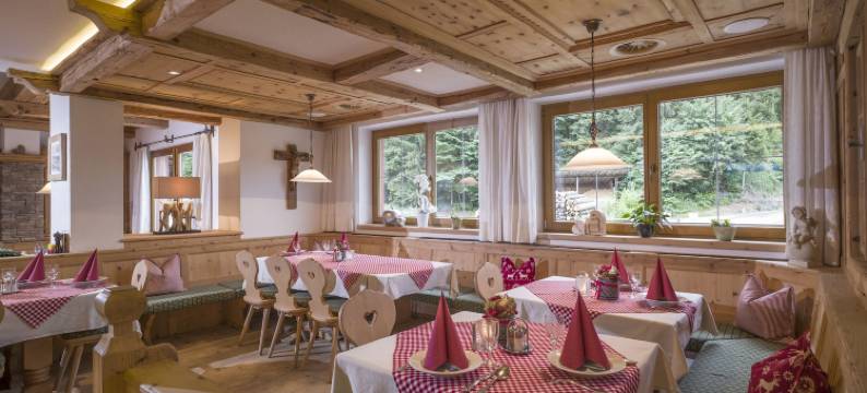 齐勒河谷斯图姆的马尔岑克拉姆酒店(Hotel Märzenklamm Stumm im Zillertal)图片