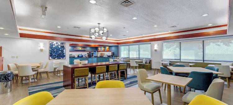 瑞皮市拉什莫尔山附近舒适套房酒店(Comfort Inn & Suites Rapid City Near Mt Rushmore)图片