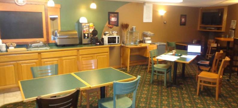 麦迪逊SD美吟温德姆酒店(AmericInn by Wyndham Madison SD)图片