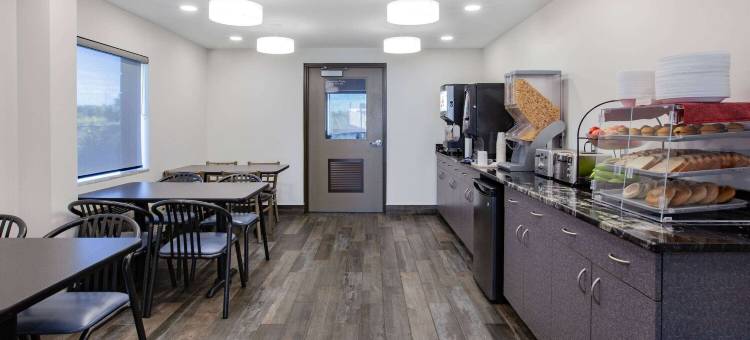 大使温莎大桥速8酒店(Super 8 by Wyndham Ambassador Bridge Windsor on)图片