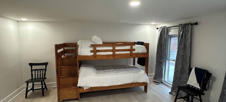 Newly renovated 1890’s home in downtown Milltown beside the Blue River!图片