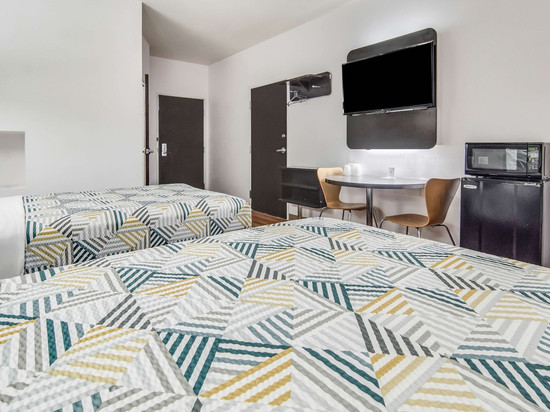 德克萨斯克利本 6 号汽车旅馆