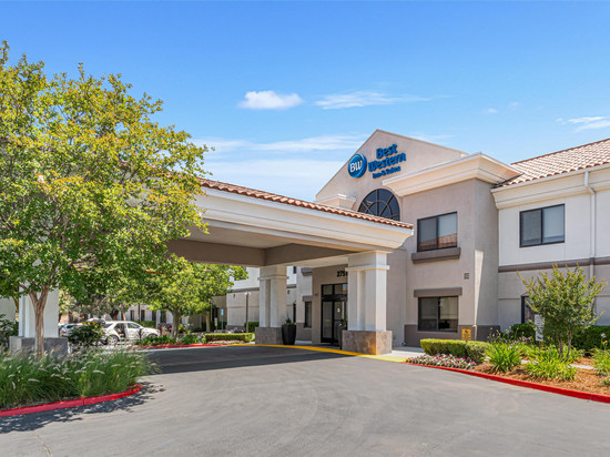 Best Western Valencia/Six Flags Inn & Suites