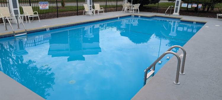 格林斯伯勒-体育场呗盟套房酒店(Baymont by Wyndham Greensboro/Coliseum)图片