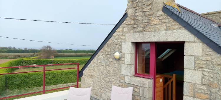 Stone House in Cleder near Sandy Beach图片