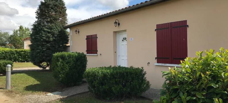 Villa in Les Forges with Golf & Pool Access图片