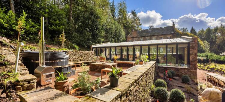 Historic Retreat in Peak District by River Dane图片