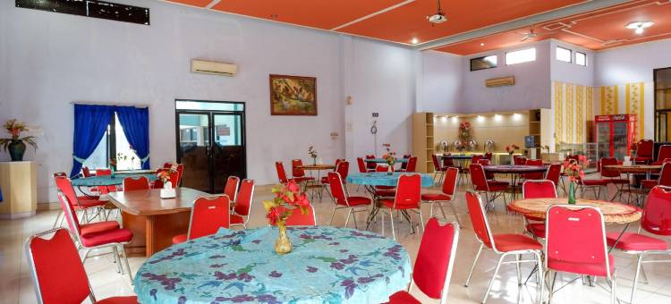 红多兹Plus伊斯兰酒店-近北加浪岸站2号(RedDoorz Plus Syariah Near Stasiun Pekalongan 2)图片