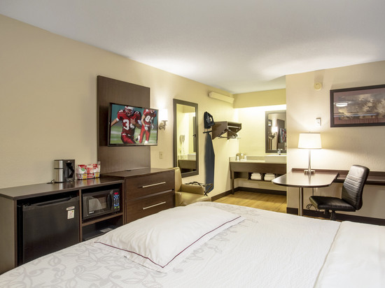 圣路易斯森林公园汉普顿大道红顶Plus酒店