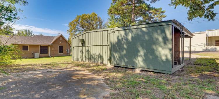 宁静的东德克萨斯度假屋！迈尼奥拉平房(Peaceful East Texas Retreat! Mineola Bungalow)图片