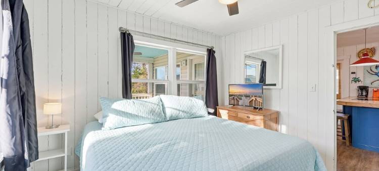 Entire House! Cottage Two Blocks from Beach w/ Swimming Pool, Hot Tub & Carport图片
