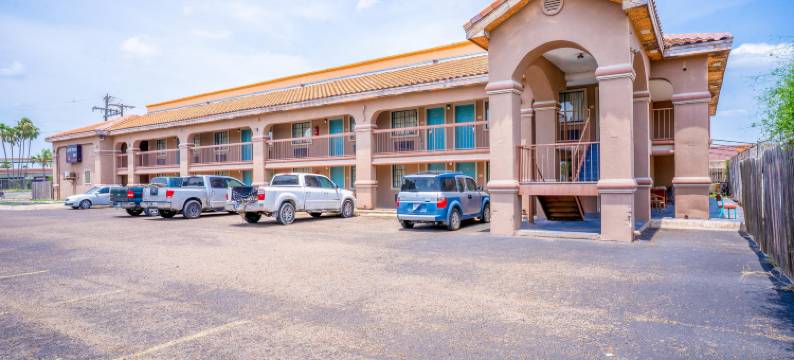 OYO 哈灵根德克萨斯州孤星旅馆及套房(Lone Star Inn & Suites by OYO Harlingen TX)图片