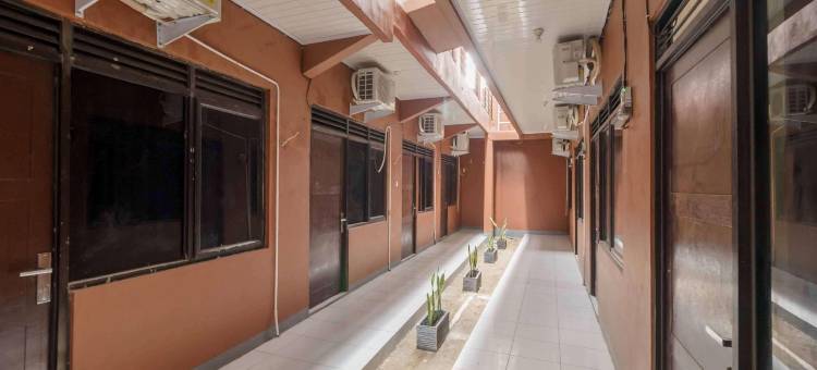 红多兹伊斯兰酒店@布拉克卡帕尔(RedDoorz Syariah Near Siloam Hospitals Bulak Kapal)图片