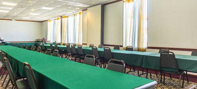 阿什塔比拉奥斯汀堡红顶酒店(Red Roof Inn Ashtabula - Austinburg)图片